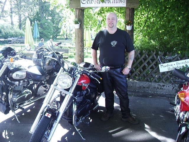 Treffen der Claner ,Oldtimer Cafe 067.jpg - Nick und seine Speedy